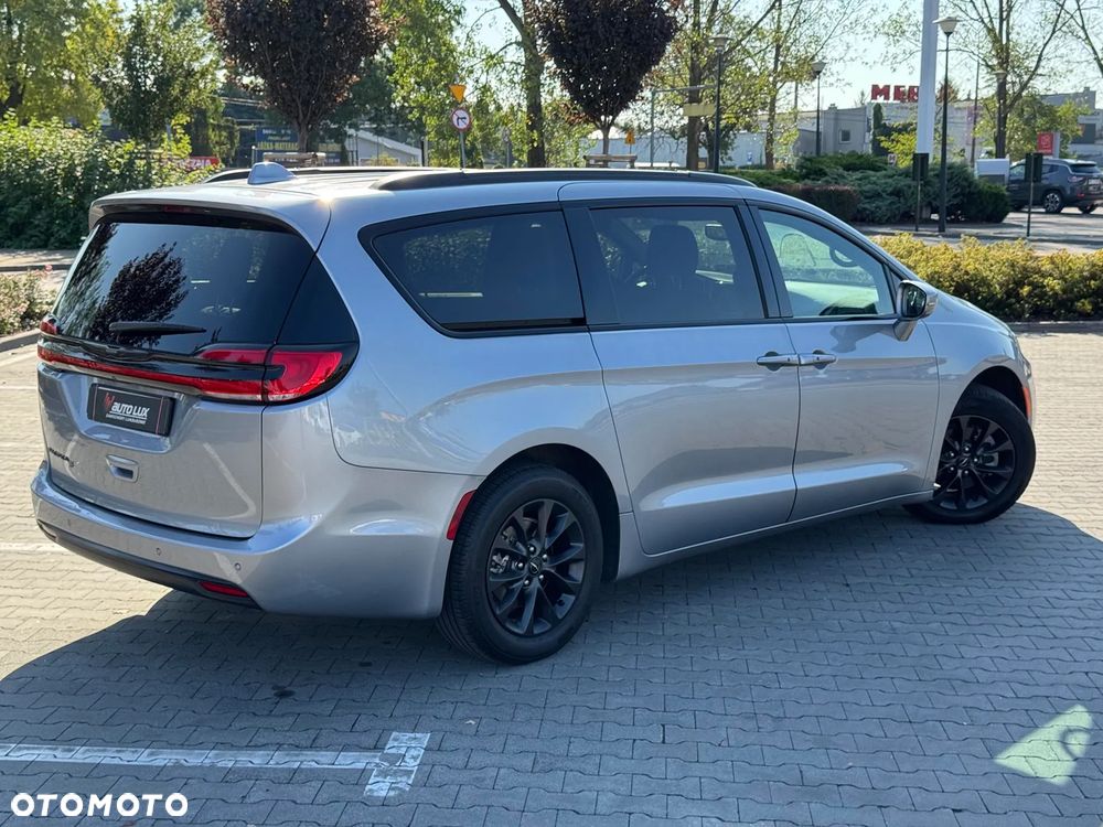 Chrysler Pacifica - 8