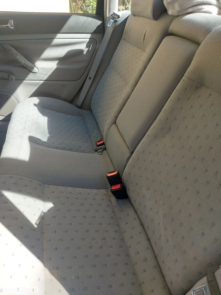 Volkswagen Passat 1.6 - 6