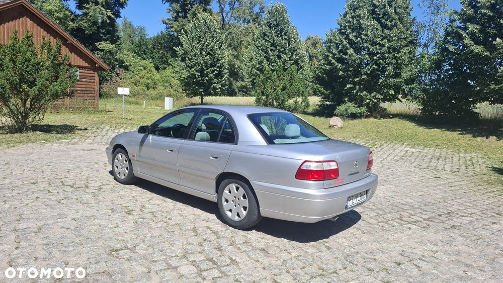 Opel Omega 2.2 Elegance - 12