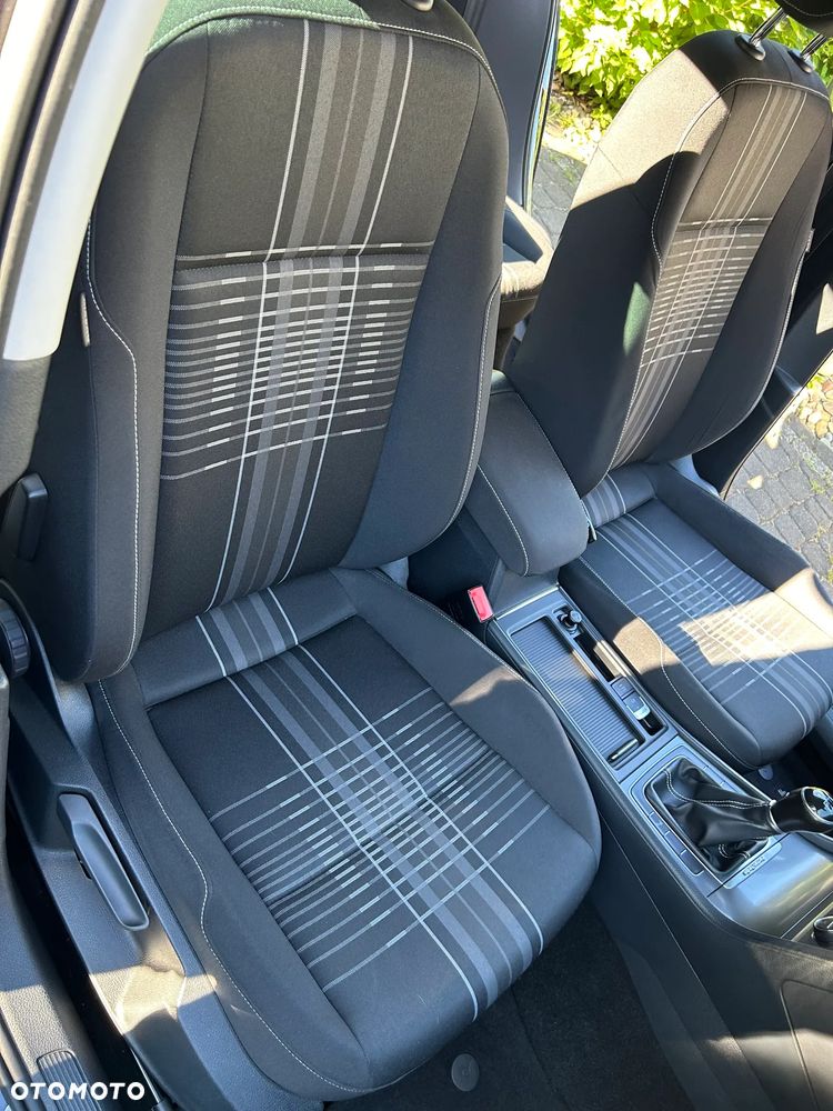 Volkswagen Golf - 8