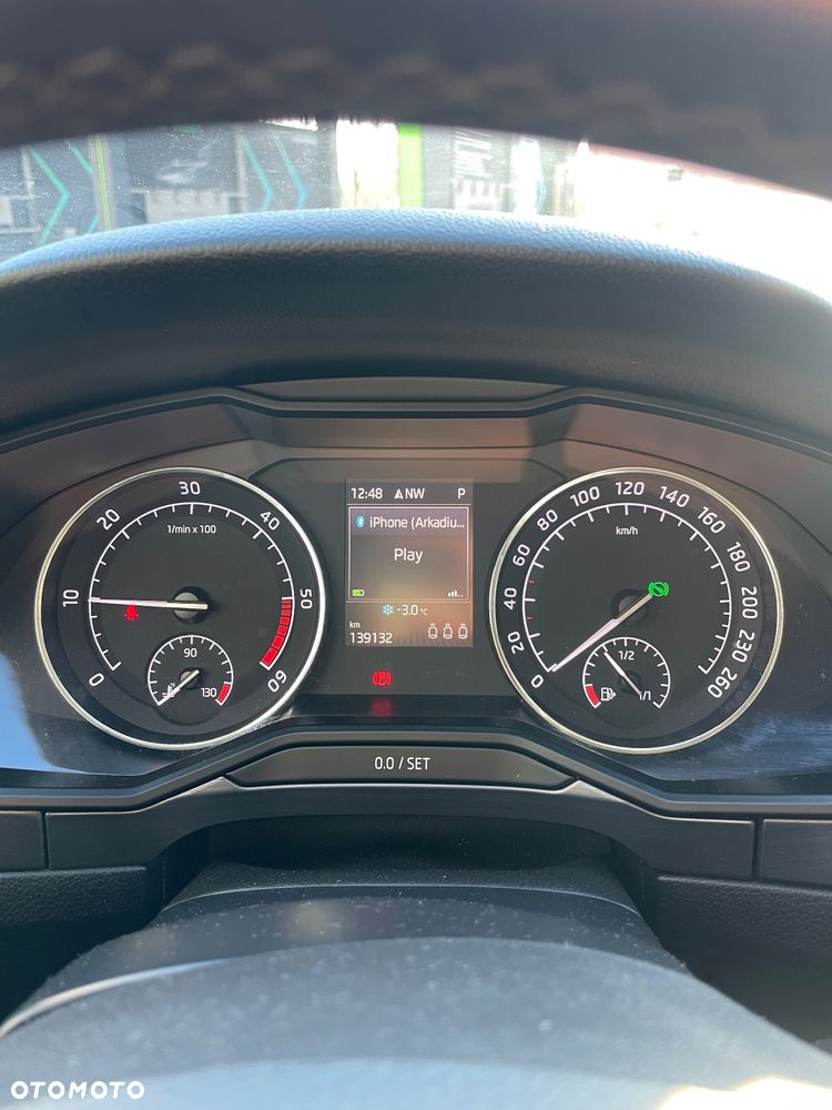 Skoda Superb ver-2-0-tdi-style-dsg - 10