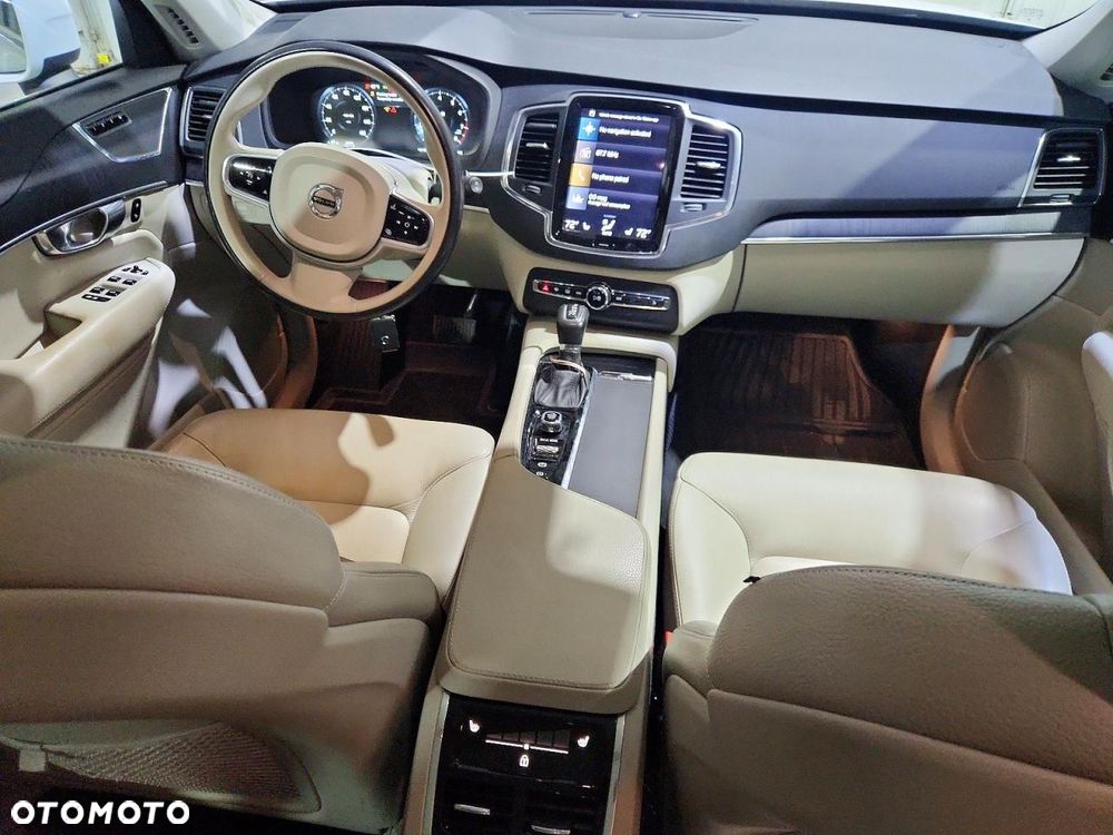 Volvo XC 90 - 8