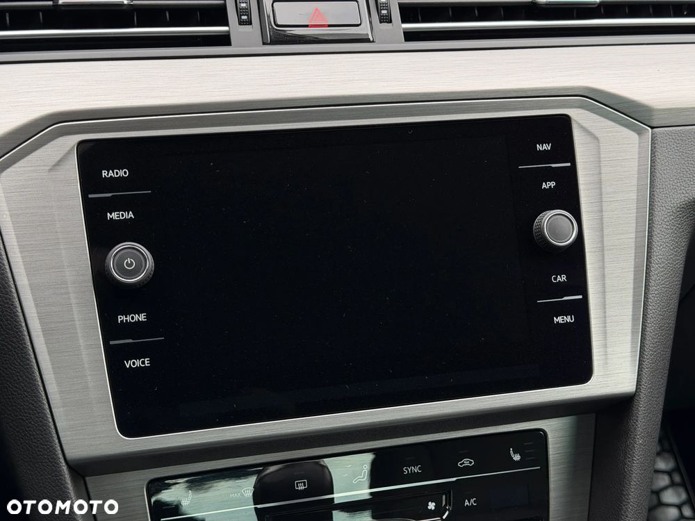 Volkswagen Passat 2.0 TDI EVO Elegance - 16