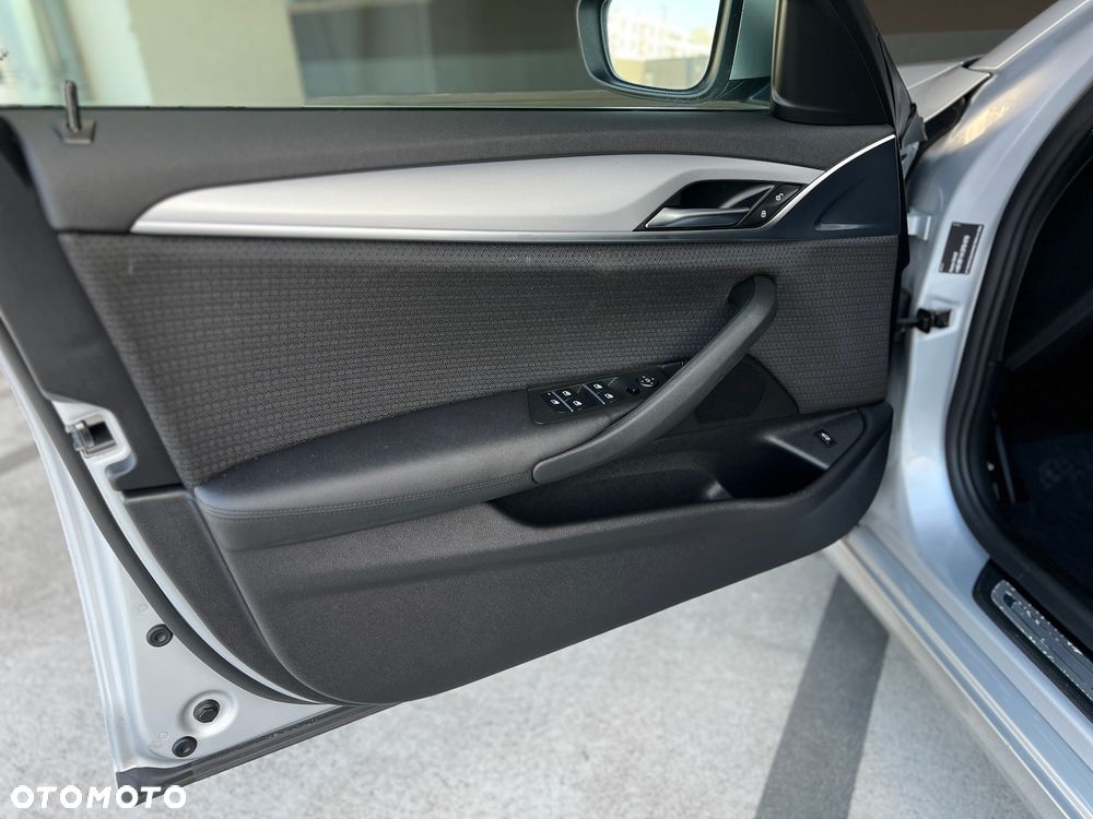 BMW Seria 5 530d xDrive Sport Line - 18