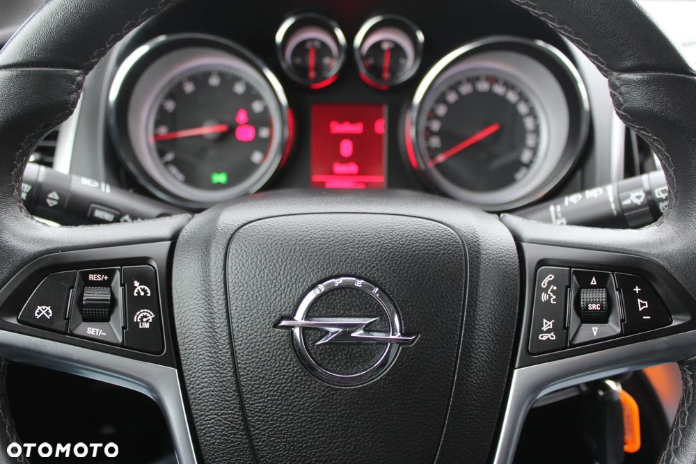 Opel Astra 1.4 T Cosmo S&S - 14