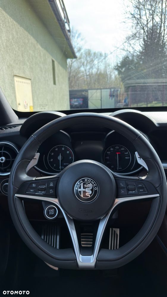 Alfa Romeo Stelvio 2.0 Turbo 16V AT8-Q4 Ti - 32