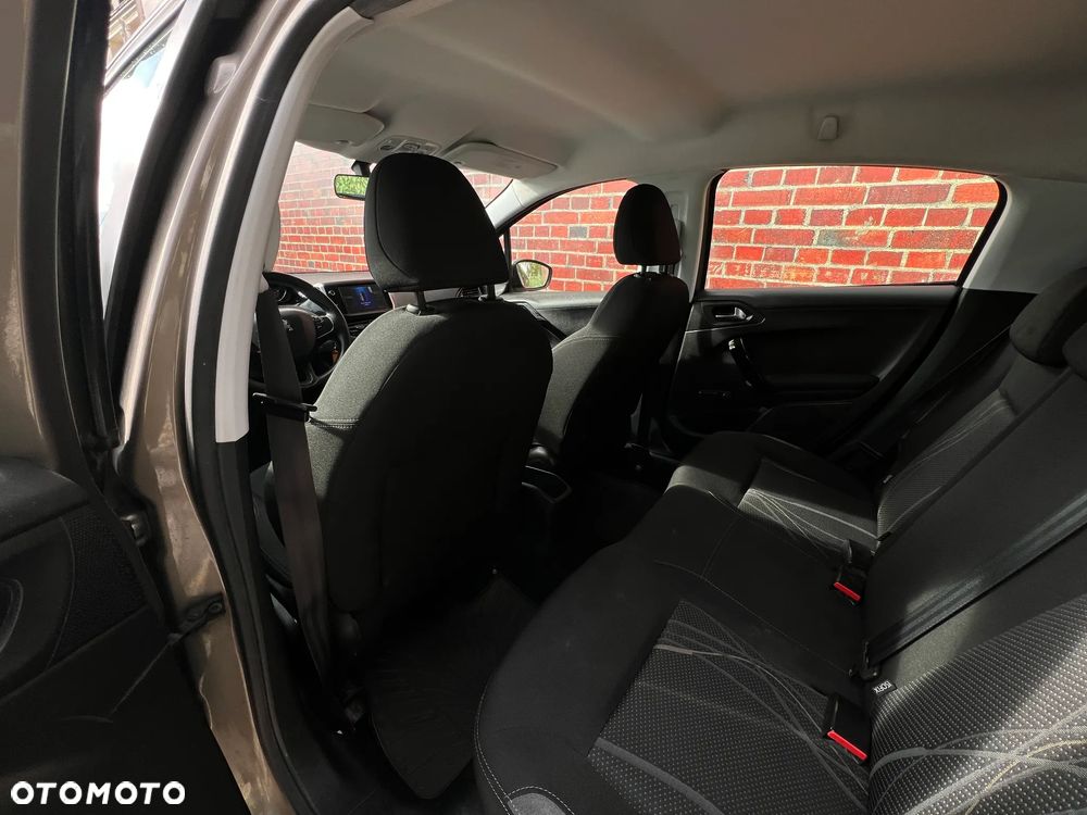 Peugeot 208 - 11
