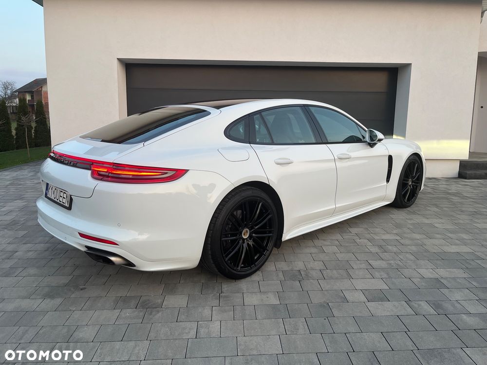 Porsche Panamera 4 - 9
