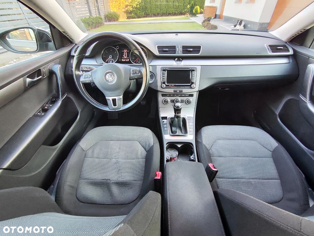 Volkswagen Passat - 14
