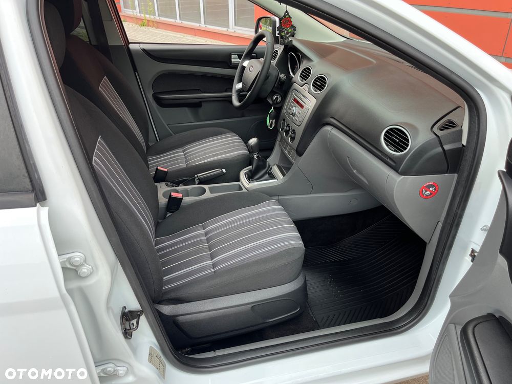 Ford Focus 1.6 16V Style - 30