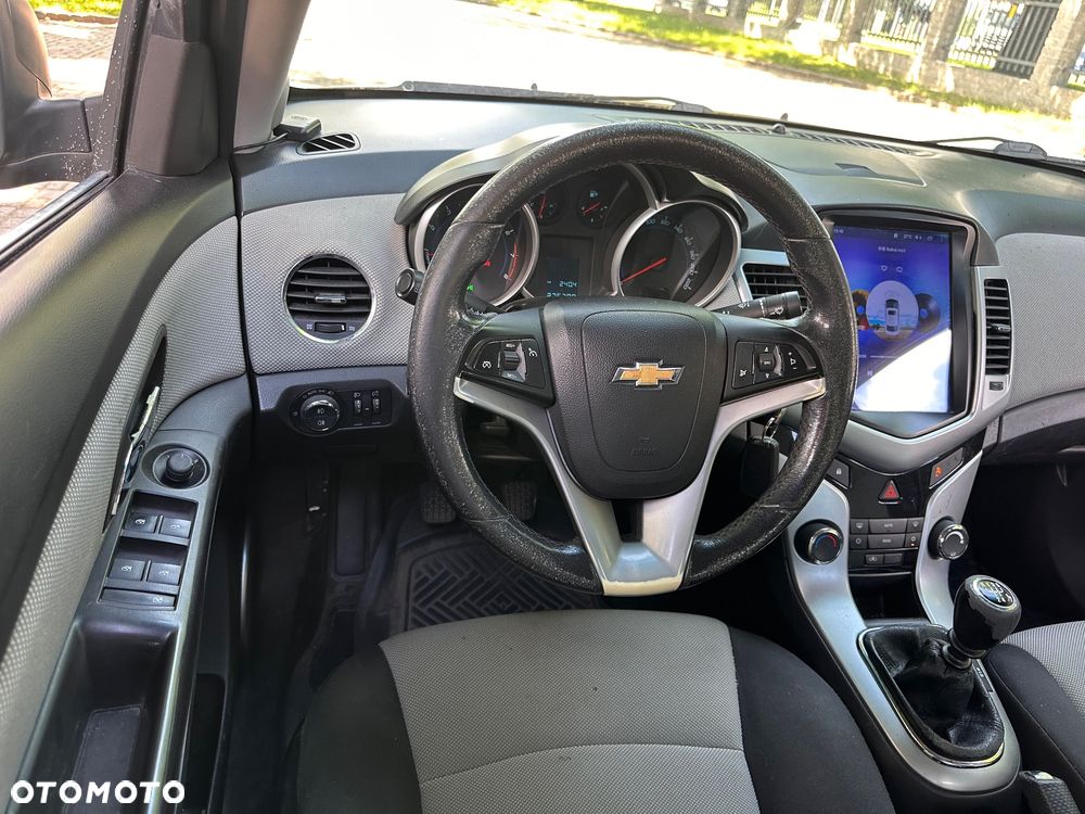 Chevrolet Cruze 1.8 LS+ - 8