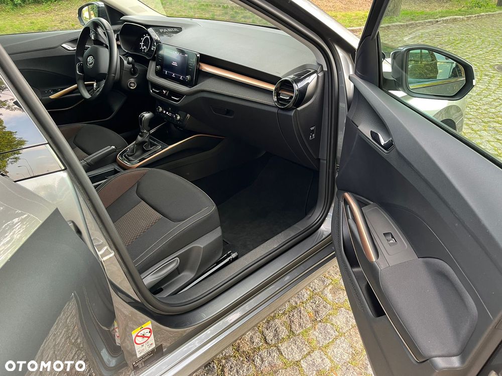 Skoda Fabia 1.0 TSI Style Color DSG - 25