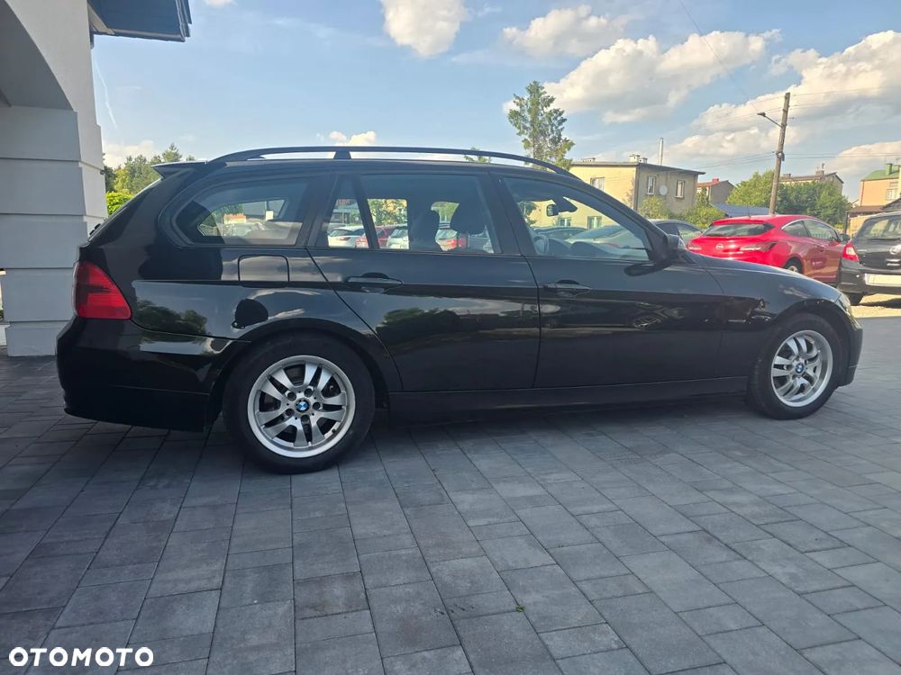 BMW Seria 3 318i Touring - 5