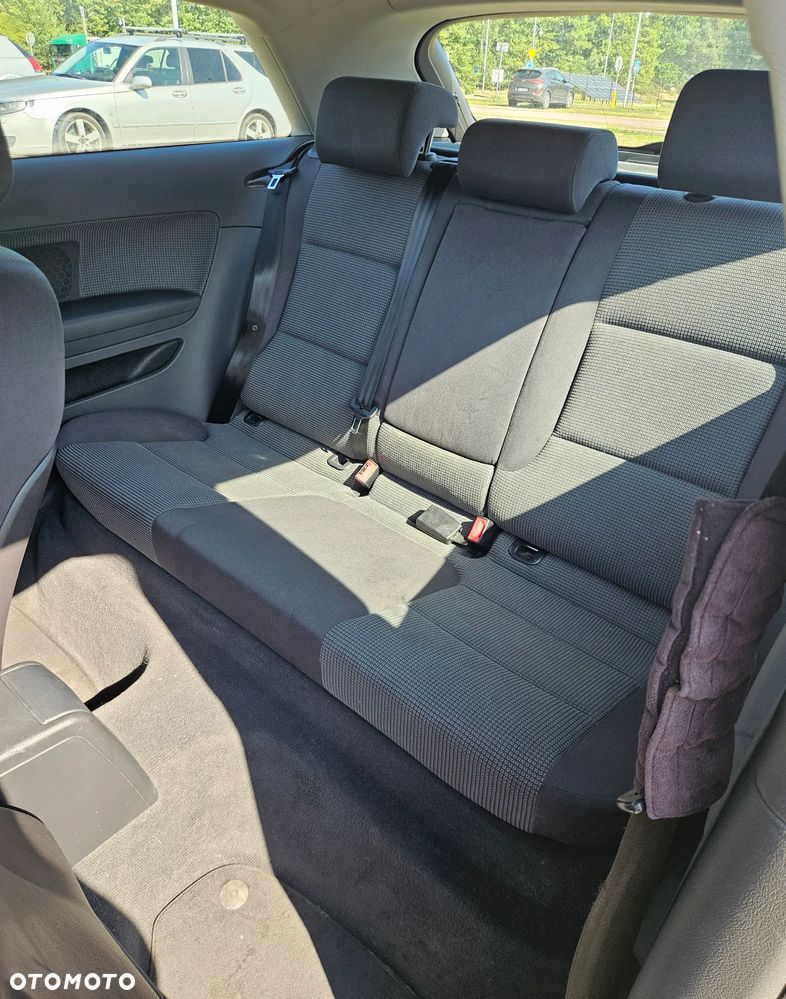 Audi A3 3-drzwiowe 1.6 FSI Attraction - 11