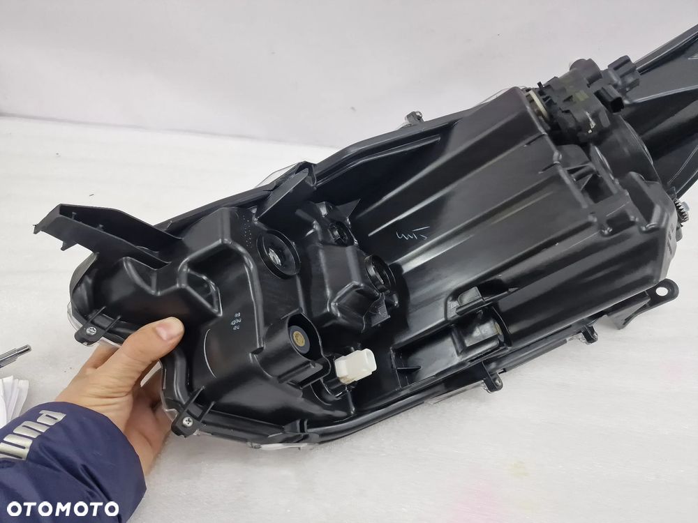 TOYOTA YARIS IV 19- LEWA / PRAWA ZWYKŁA SOCZEWKA LAMPA PRZEDNIA PRZÓD , NR KOITO K0-6 , NR AUKCJI LA47 - 10