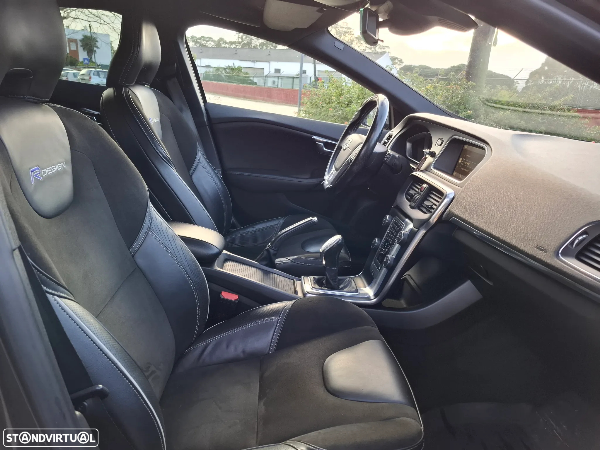 Volvo V40 1.6 D2 Eco R-Design - 11
