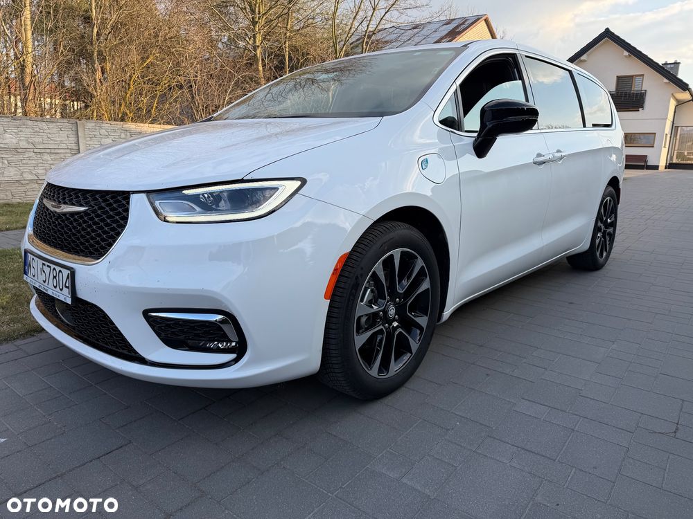 Chrysler Pacifica - 2