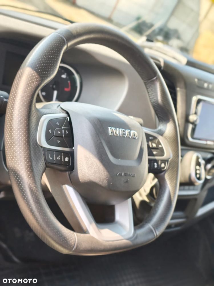 Iveco DAILY FIRANA 10EP WINDA DHOLLANDIA PLANDEKA 3.0 180KM HIMATIC AUTOMAT NAWIGACJA RADAR ASYSTENT PASA SERWIS ASO BEZWYPADKOWY ZADBANY 2024 FV23% KLIMA WEBASTO 35S18 - 23