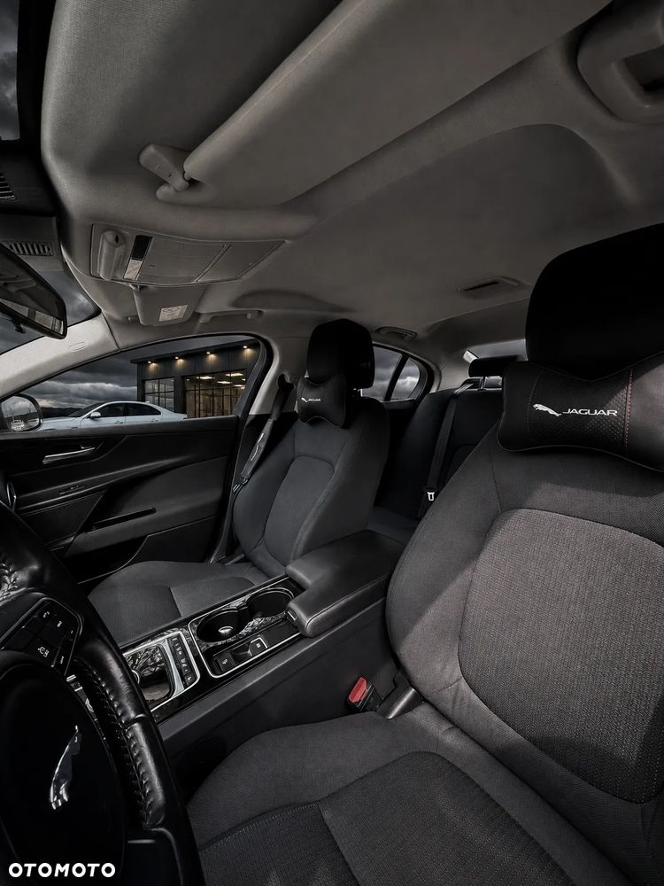 Jaguar XE - 16