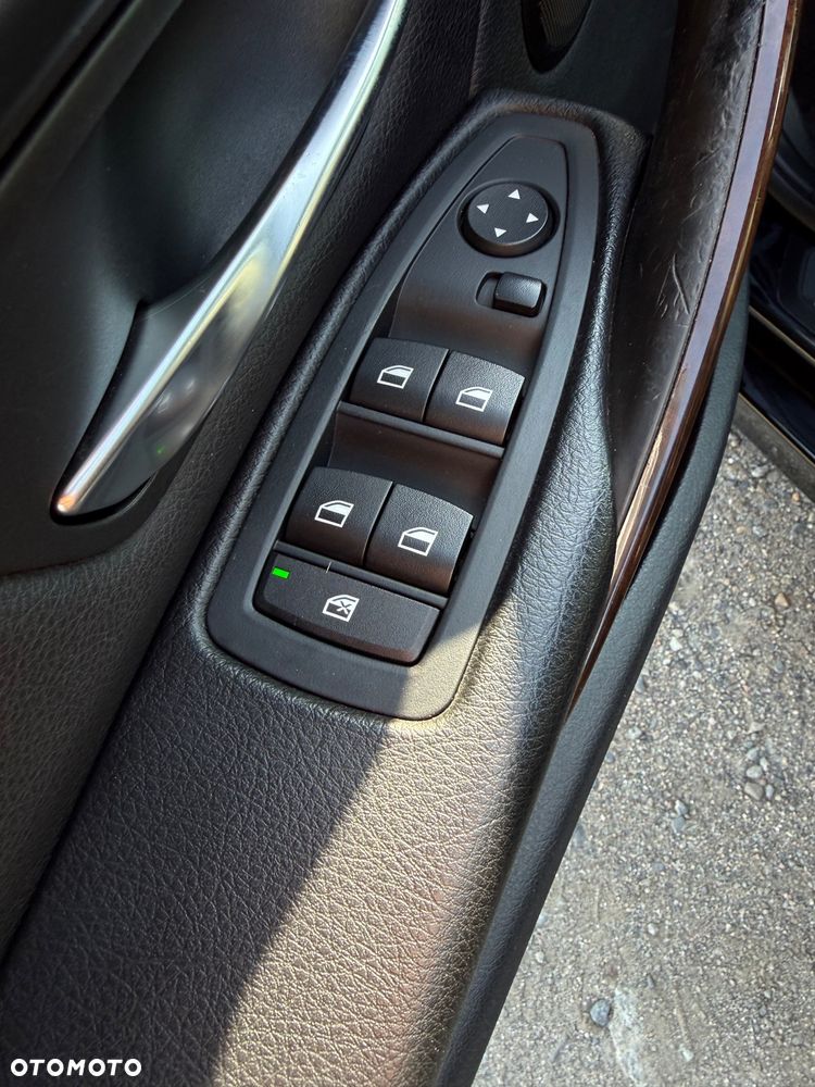 BMW Seria 3 320i xDrive - 8