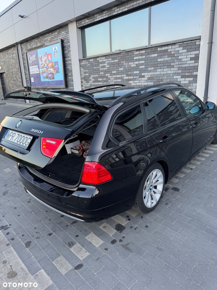 BMW Seria 3 320i - 7
