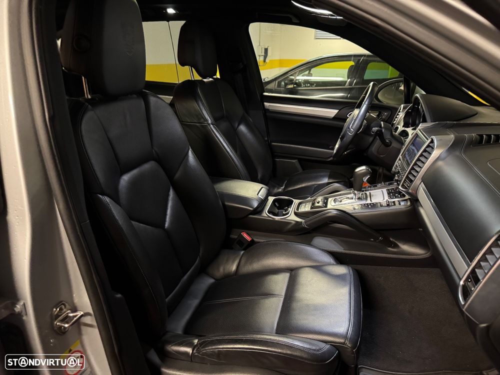 Porsche Cayenne S - 36