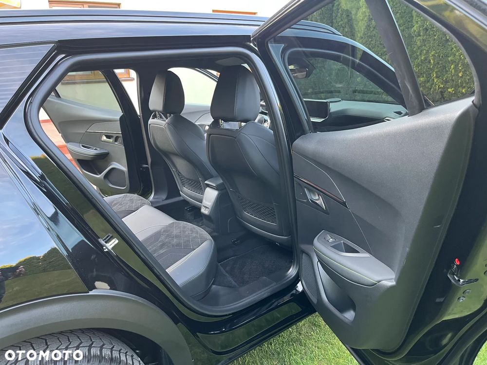 Peugeot 2008 PureTech 130 EAT8 GT - 8