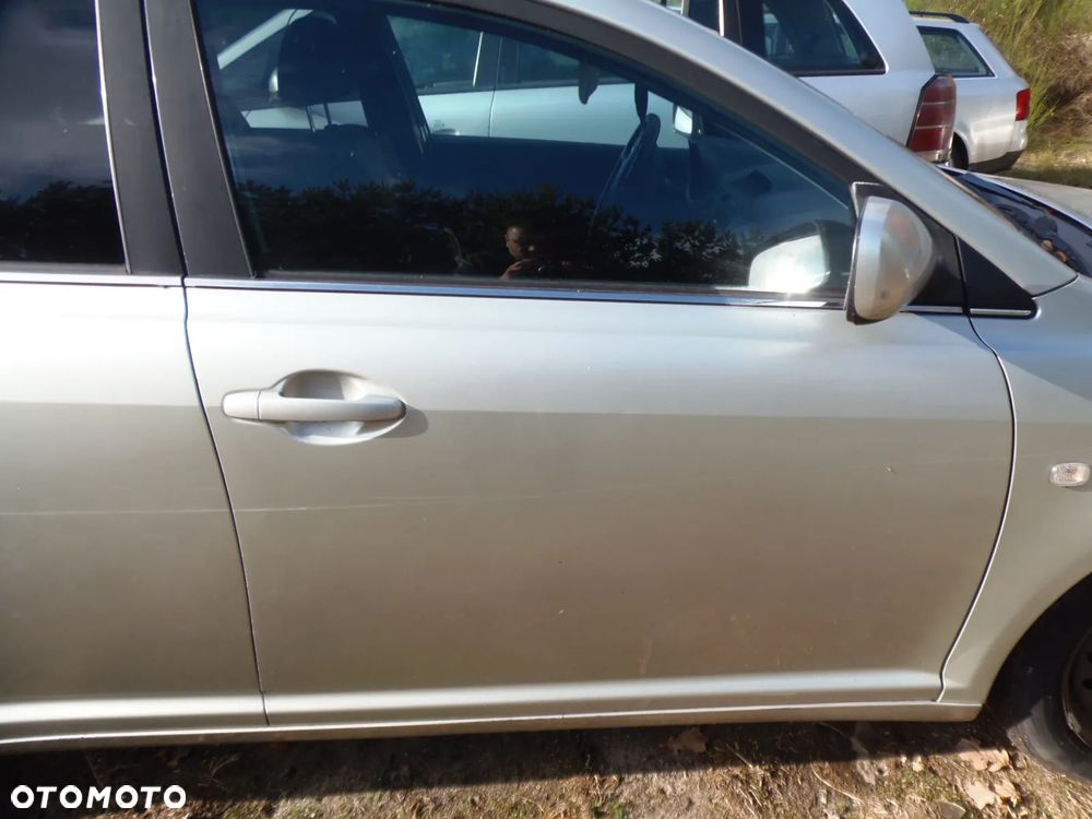 DRZWI PRAWY PRZÓD TOYOTA AVENSIS T25 KOMBI KOD 1C0 - 1
