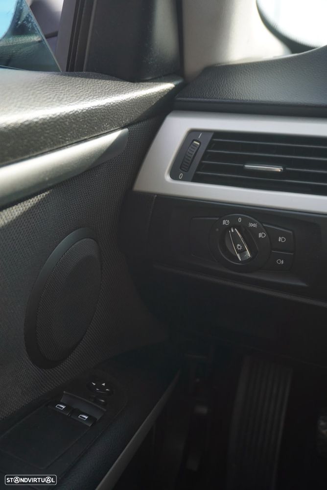 BMW 320 d Coupe - 16