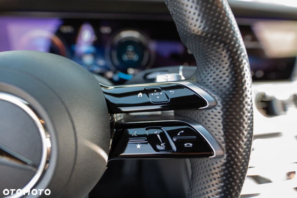 Mercedes-Benz Klasa E 300 4Matic 9G-TRONIC AMG Line - 24