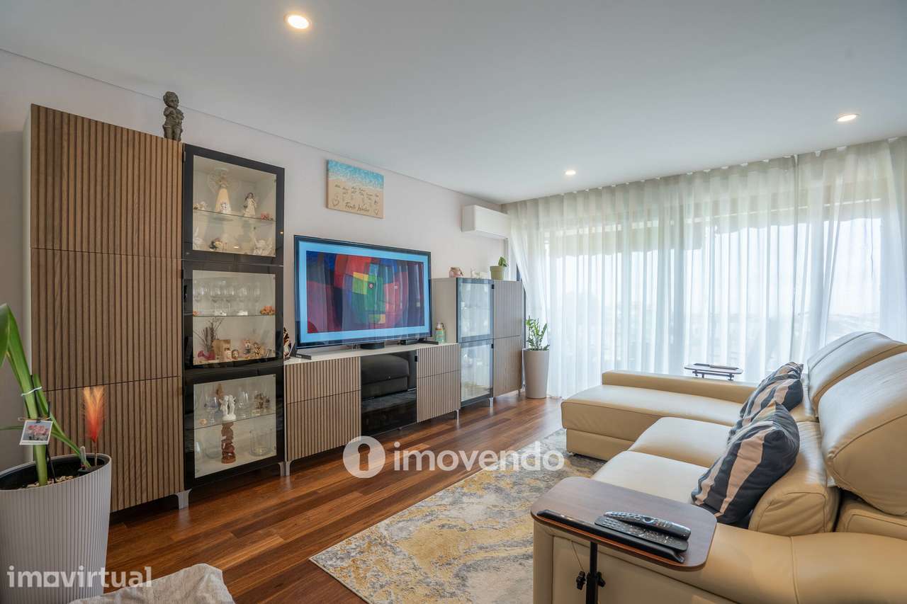 Penthouse T3 com varandas com vista mar e garagem, na Madalena - Grande imagem: 3/36