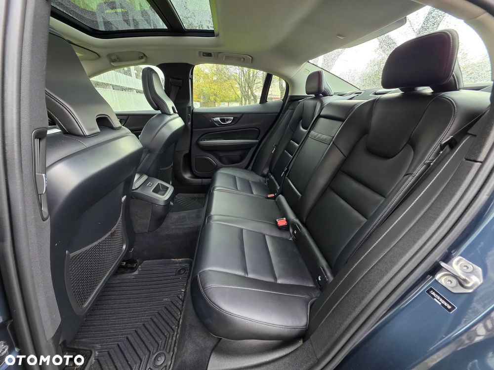 Volvo S60 T6 AWD Momentum Pro - 19