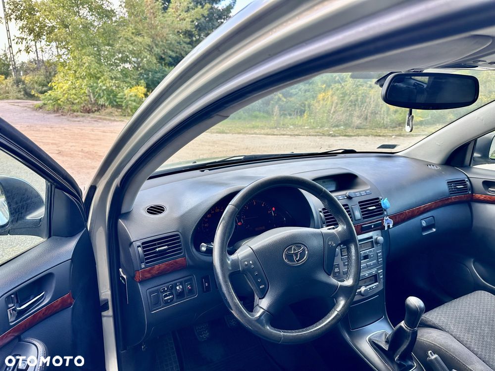 Toyota Avensis - 6