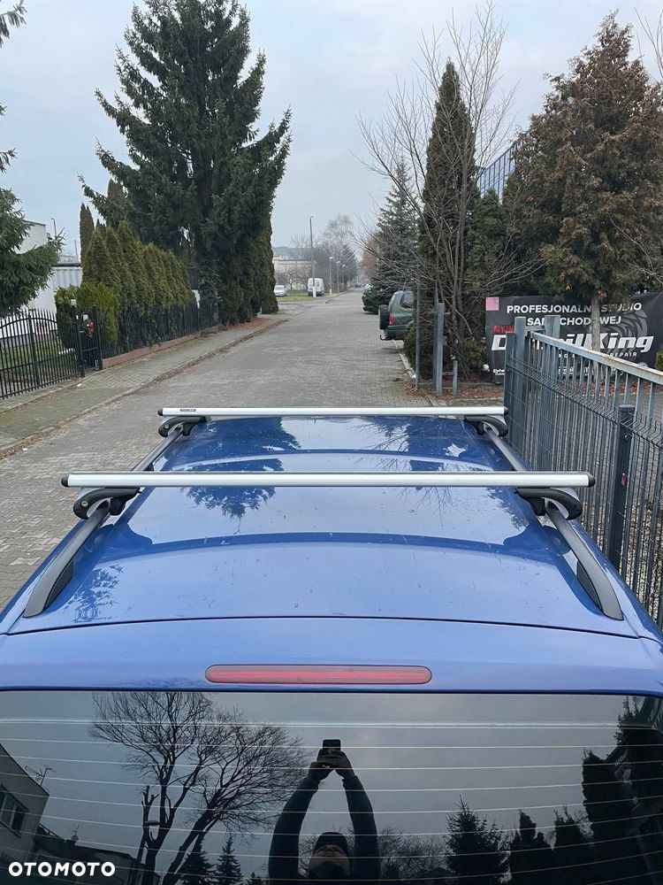 Volkswagen Touran 1.9 TDI Conceptline DSG - 27