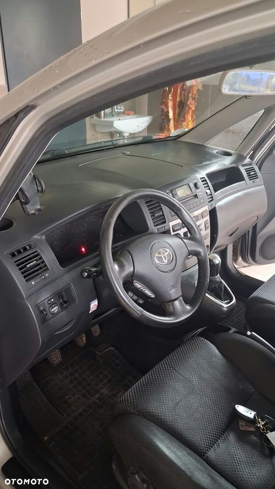 Toyota Corolla Verso - 5