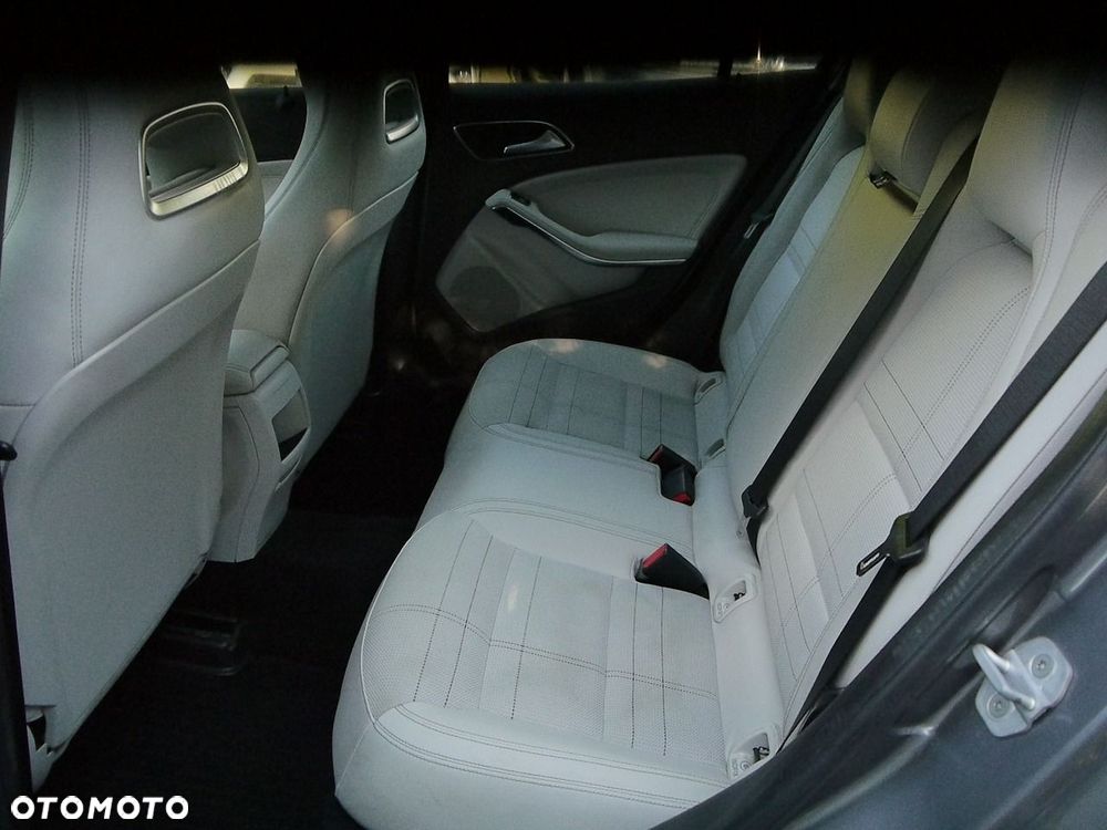 Mercedes-Benz GLA 200 UrbanStyle Edition - 25