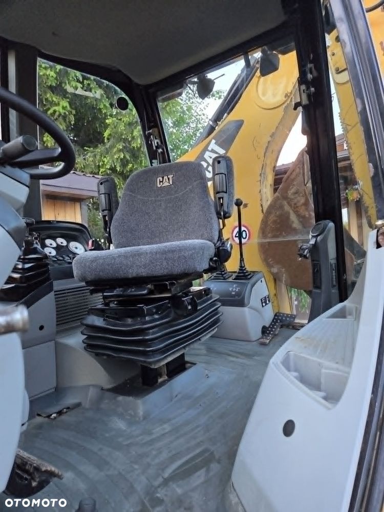 Caterpillar CAT 422E - 16