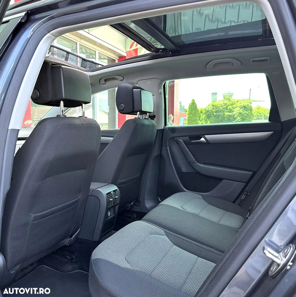Volkswagen Passat - 31