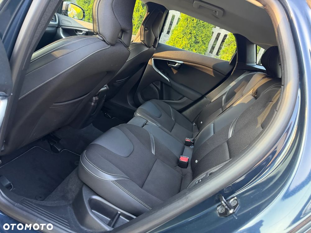 Volvo V40 D2 Momentum - 25