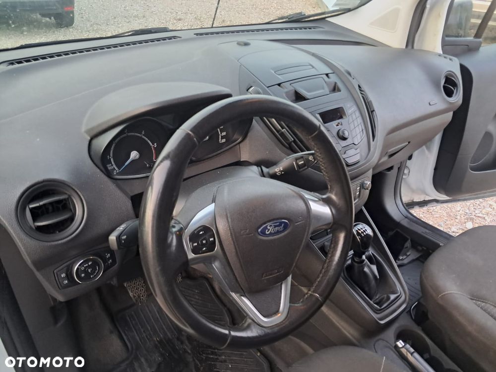 Ford Transit Courier - 18