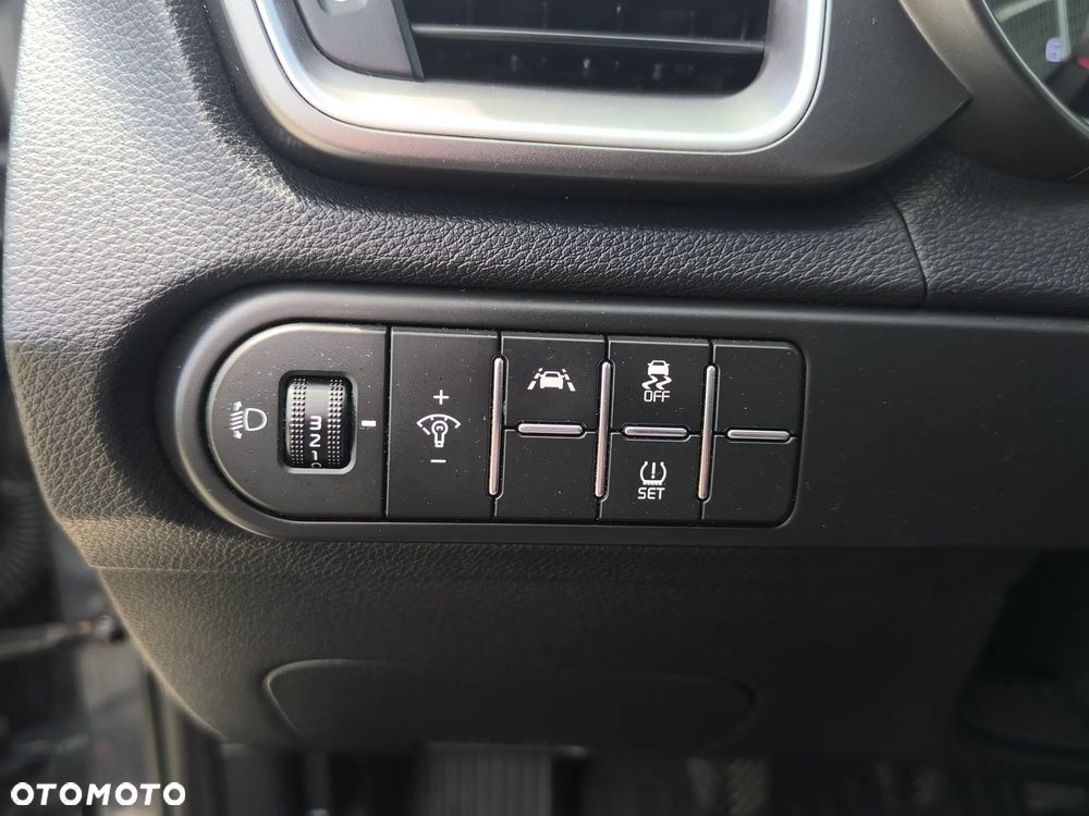 Kia Ceed 1.6 CRDi (48V Mild-Hybrid) Vision - 19