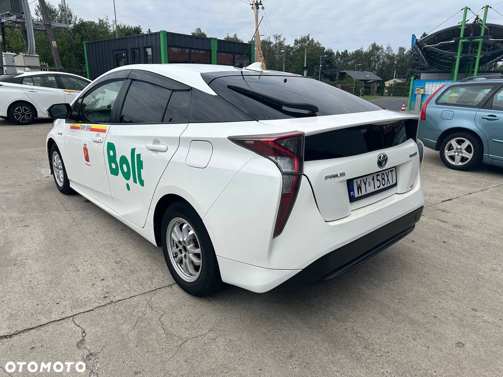 Toyota Prius (Hybrid) Executive - 4