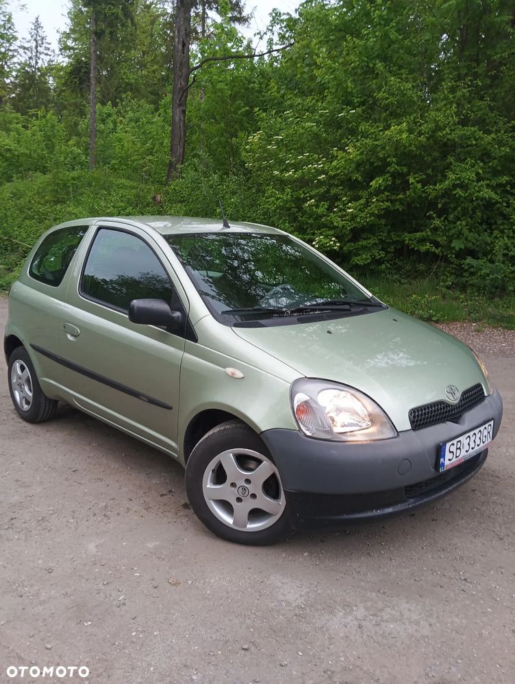 Toyota Yaris 1.0 Base - 1