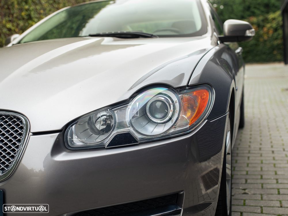 Jaguar XF 2.7 D V6 Luxury - 8