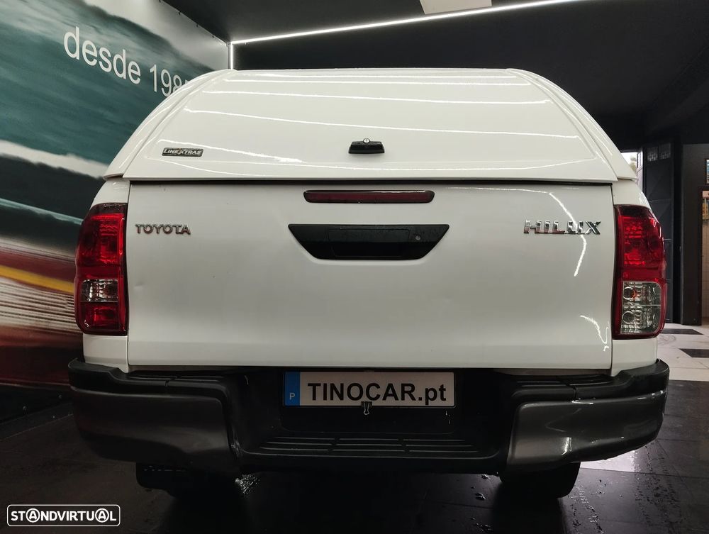 Toyota Hilux 2.4 D-4D 4WD CD CM - 10