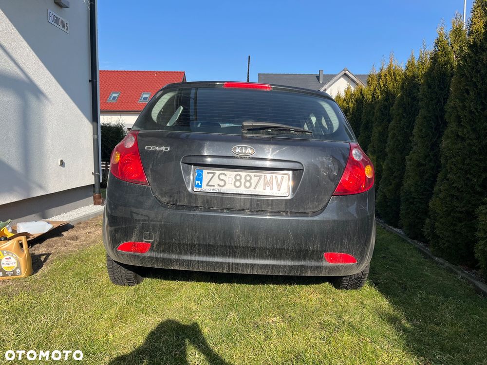 Kia Ceed 2.0 crdi Optimum + - 8