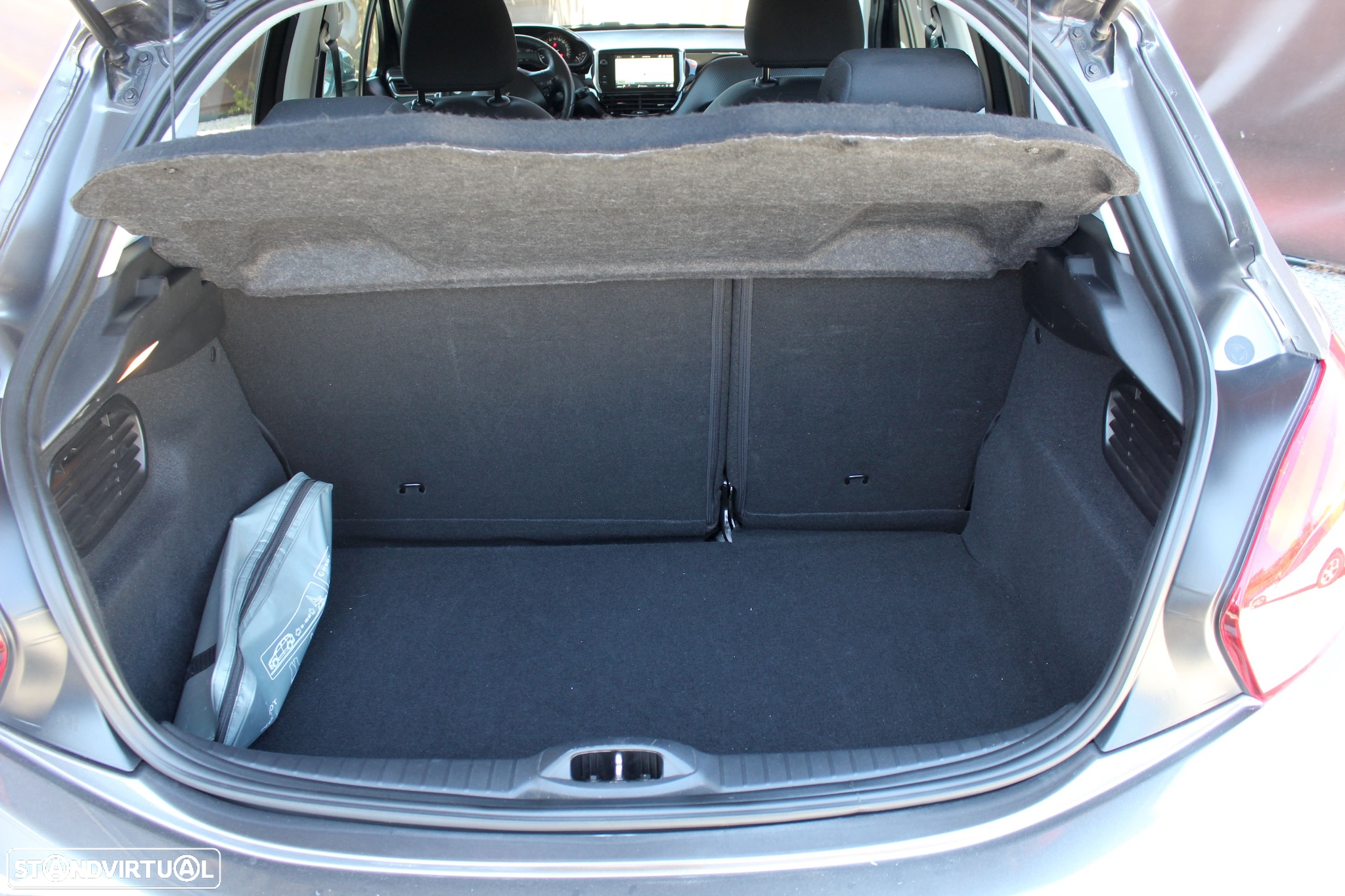 Peugeot 208 1.2 PureTech Signature - 5