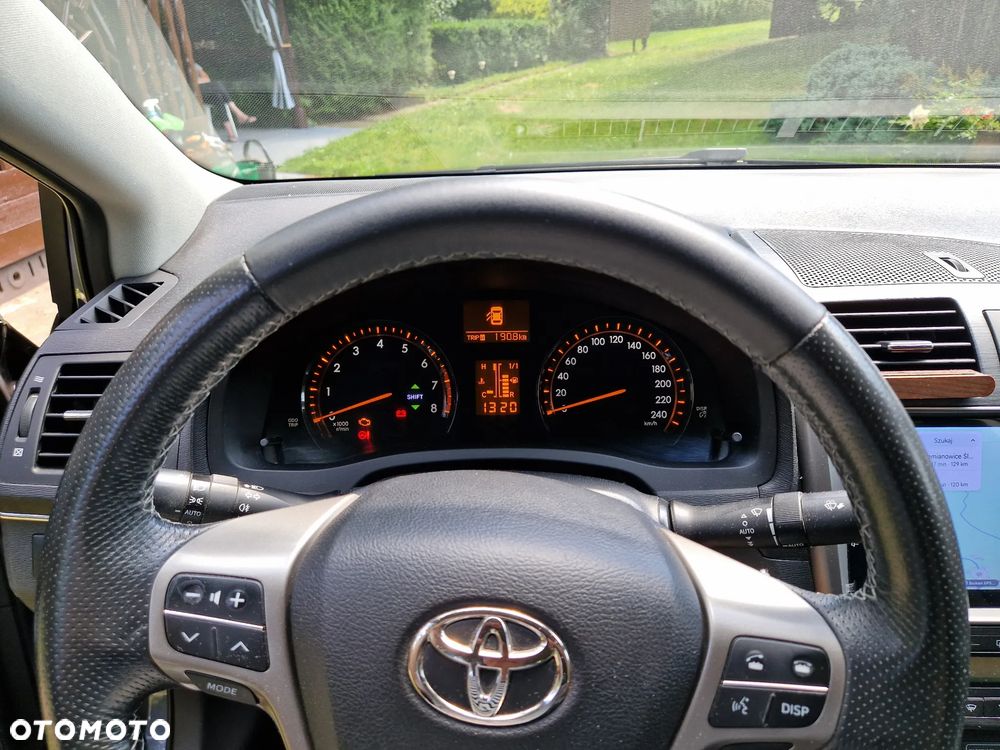Toyota Avensis 1.8 Premium - 11