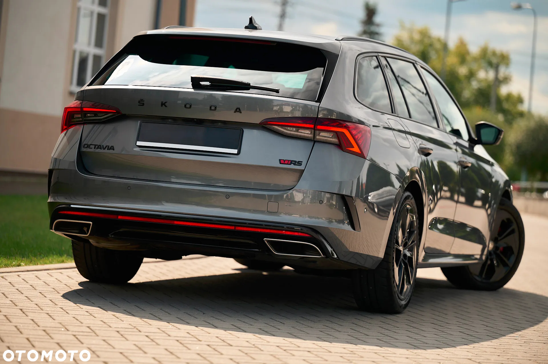 Skoda Octavia Combi 2.0 TDI DSG RS - 2