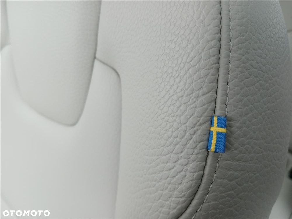 Volvo XC 60 T6 Plug-In Hybrid AWD Inscription - 29